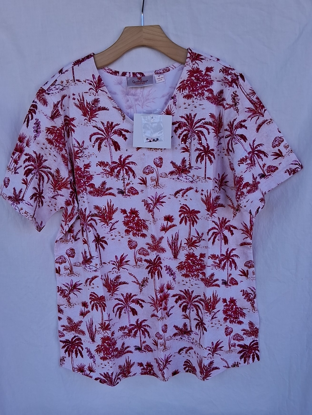 Quacker Factory White Tee with Red Tropical Palm Print V-Neck M